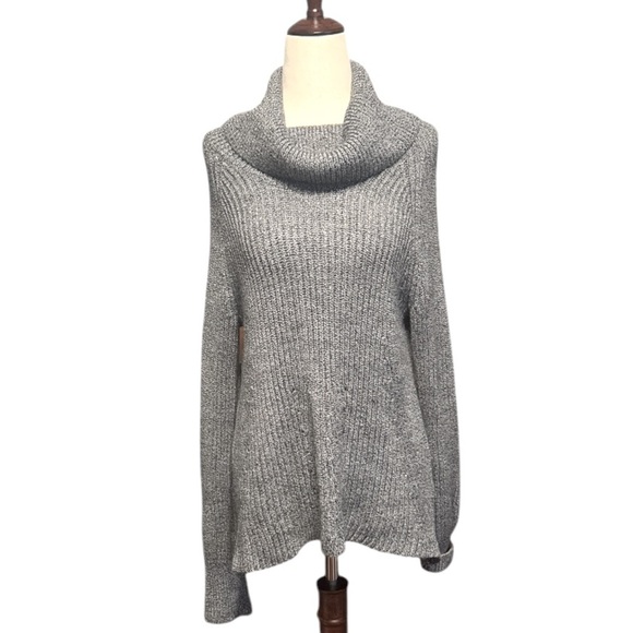 Banana Republic Oversized Italian Wool Turtleneck Sweater - Picture 5 of 5